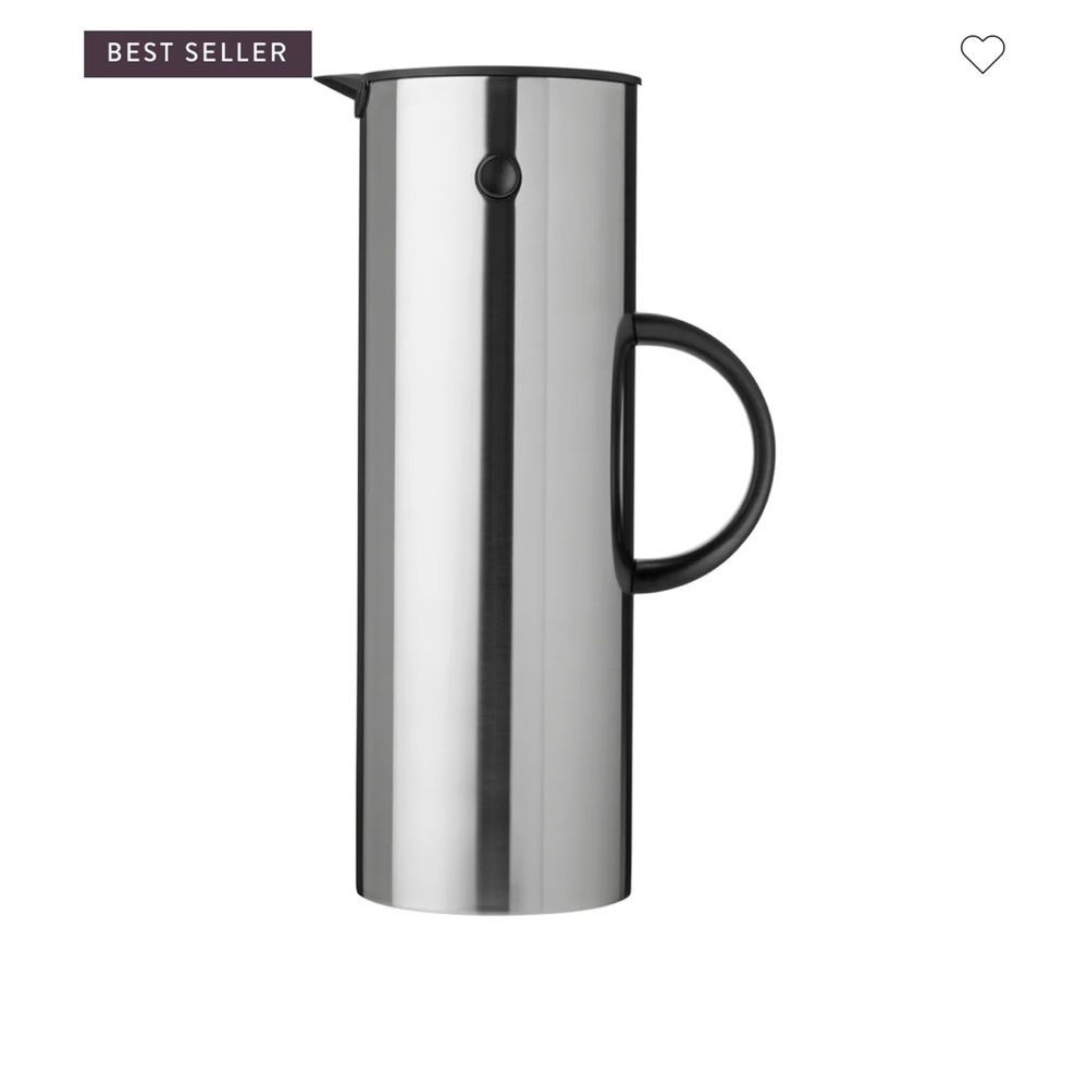 Designed by Erik Magnussen in 1978, the Em77 Vacuum Jug from Stelton.